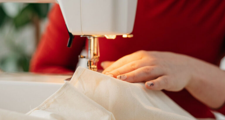 How Does a Sewing Machine Work? A Detailed Explanation