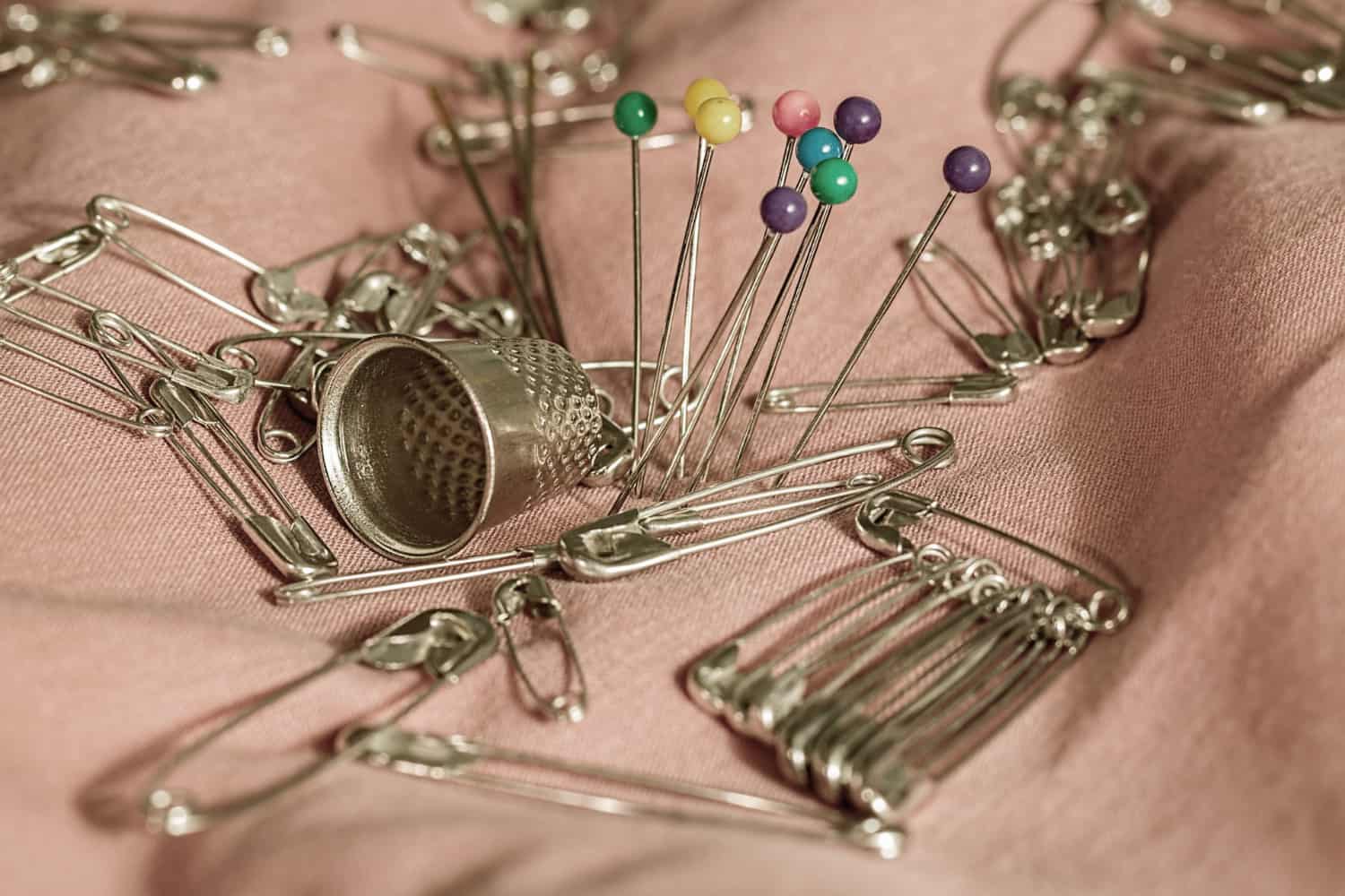 sewing-pins-safety-pins